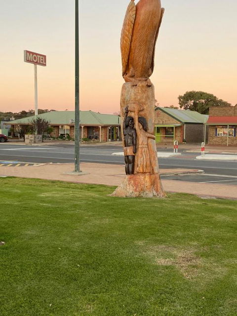 Lake Albert Motel - Broome Tourism 2