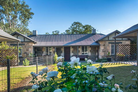 Stoneleigh Cottage Bed & Breakfast - Broome Tourism 1