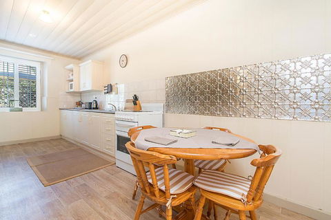 Stoneleigh Cottage Bed & Breakfast - Broome Tourism 4