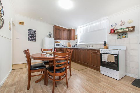 Stoneleigh Cottage Bed & Breakfast - Broome Tourism 5