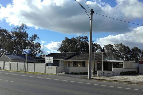 Donald Riverside Motel - Broome Tourism 2