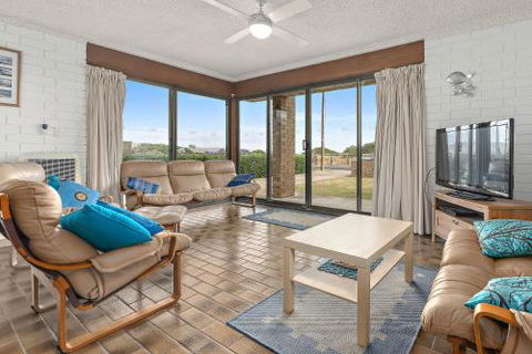 Sun & Surf Aldinga Beach Apartment - Broome Tourism 5