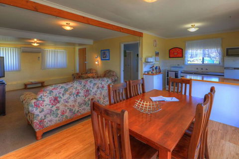 Sommers Bay Beach House - Broome Tourism 6