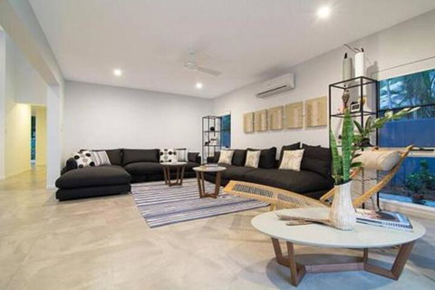 Tenterfield On Oak - Broome Tourism 4