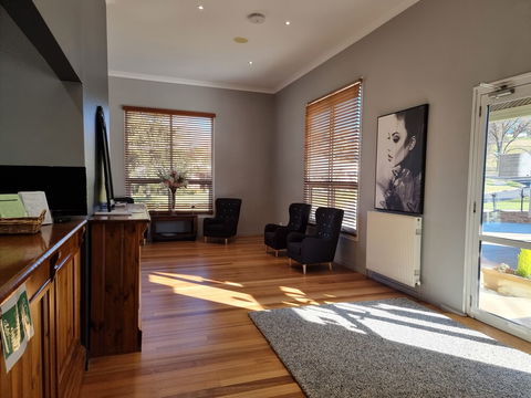 Tumbarumba Motel & Elms Restaurant - Broome Tourism 6