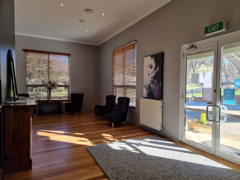 Tumbarumba Motel & Elms Restaurant - Broome Tourism 3
