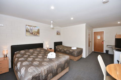 Inglewood Motel And Caravan Park - Broome Tourism 7