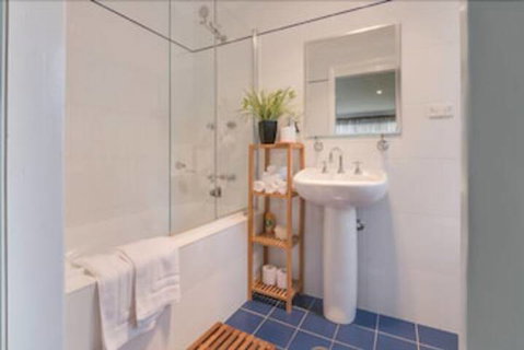 Mountainside B&B - Broome Tourism 5