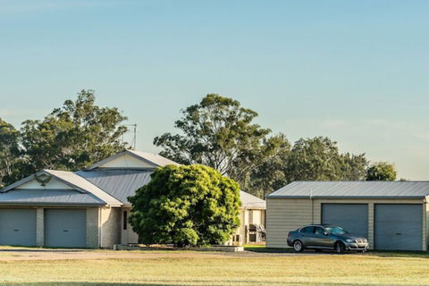 Madigan Wine Country Cottages - Broome Tourism 2