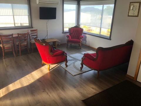 Waratah Falls Holiday Unit - Broome Tourism 6