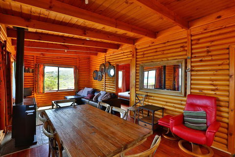 Cloudy Bay Cabin - Broome Tourism 3