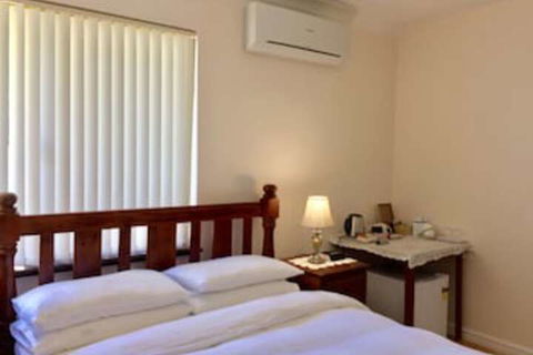 The Royal Dolphin B&B In Safety Bay - Broome Tourism 0