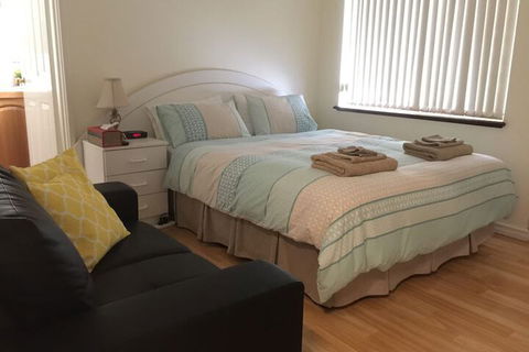 The Royal Dolphin B&B In Safety Bay - Broome Tourism 5