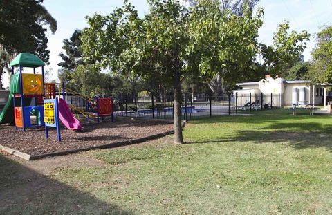 Nagambie Caravan Park & Motel - Broome Tourism 3