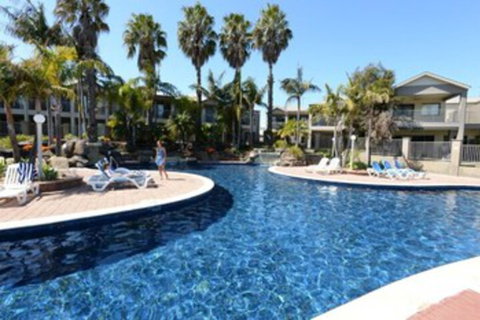 Yarrawonga Waterfront Apartments - Broome Tourism 0