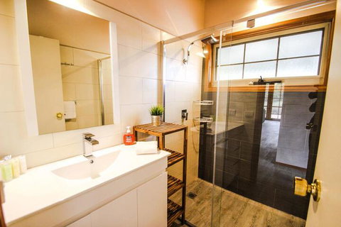Halinka Lodge - Broome Tourism 3