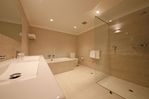 The Marina Hotel - Mindarie - Broome Tourism 3