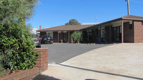 Bristol Hill Motor Inn - Broome Tourism 1