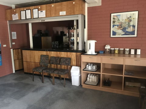 Snowy Mountains Coach And Motor Inn - Broome Tourism 2
