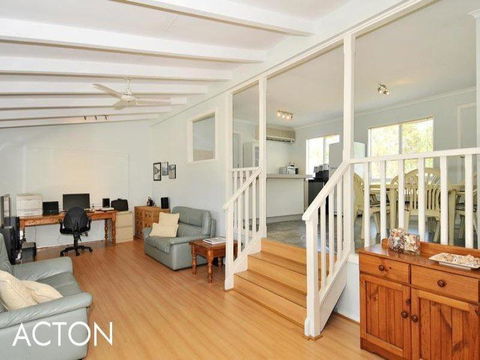 Amazing River House - Broome Tourism 4