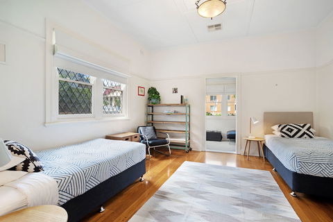 Newcastle Executive Homes - Cooks Hill Cottage - Broome Tourism 6