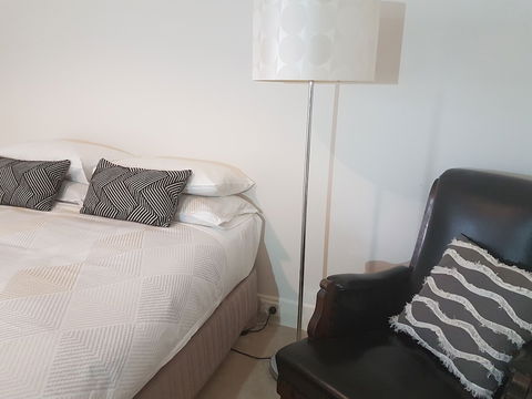 Newcastle Executive Homes - Cooks Hill Cottage - Broome Tourism 4