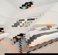 Newcastle Executive Homes - Cooks Hill Cottage - Broome Tourism