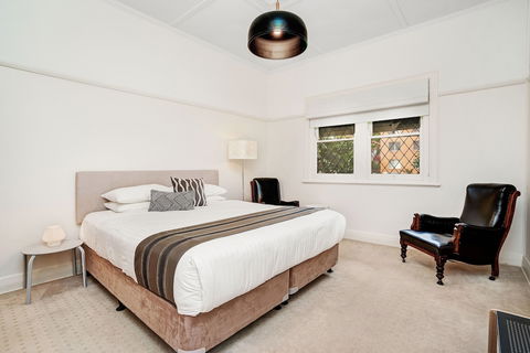 Newcastle Executive Homes - Cooks Hill Cottage - Broome Tourism 0