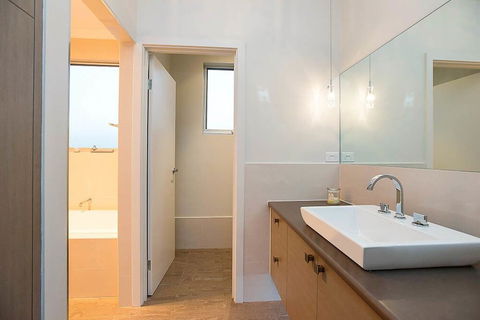 Lavina Luxury Beach House - Broome Tourism 4