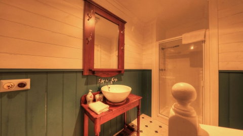 Grace's Spa Cottage - Broome Tourism 5