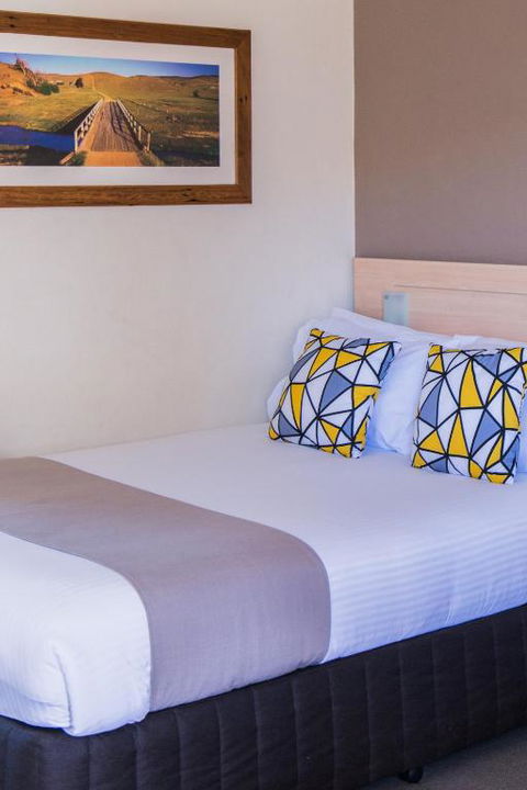 Hotel Canobolas Motel & Units - Broome Tourism 2