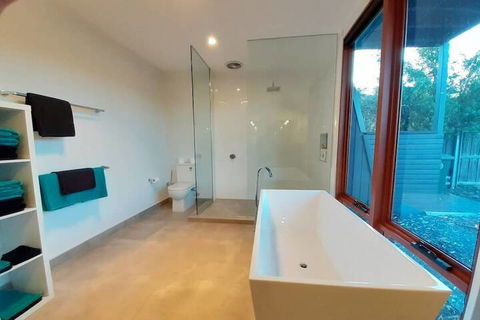 Amazing Unique Five-Star Waterfront Retreat - Broome Tourism 6
