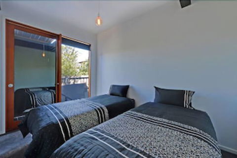 Amazing Unique Five-Star Waterfront Retreat - Broome Tourism 4