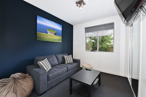 Close To Airport City & Shops - Broome Tourism 7