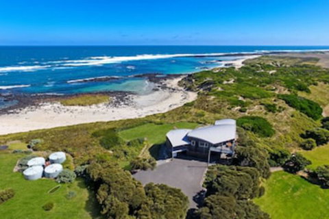 HEARNS BEACH HOUSE - Broome Tourism 0