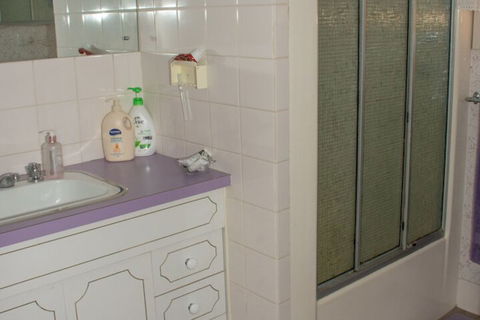 Chrissies Palace Hostel - Broome Tourism 6