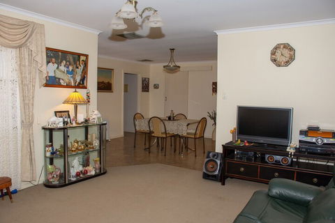 Chrissies Palace Hostel - Broome Tourism 4
