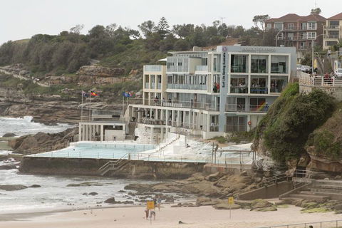 Ocean Front Building On Bondi Beach - Broome Tourism 5