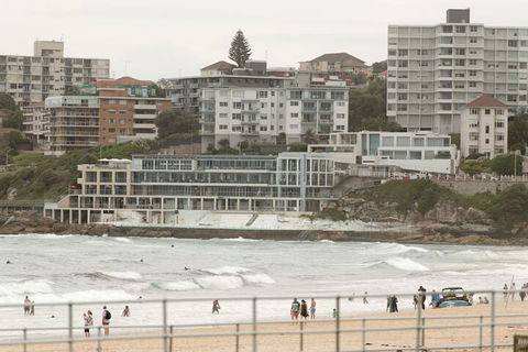 Ocean Front Building On Bondi Beach - Broome Tourism 3