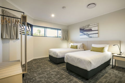 Nightcap At Kawana Waters Hotel - Broome Tourism 6