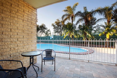 Nightcap At Kawana Waters Hotel - Broome Tourism 5
