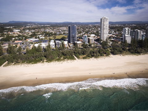 Boardwalk Burleigh Beach - Broome Tourism 0