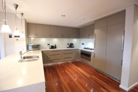 Sunny Sandy Bay Apartment - Broome Tourism 3