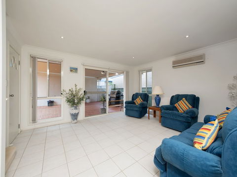 White Waves 7B Achilles Street - Broome Tourism 6