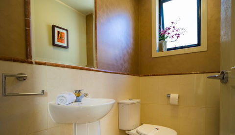 LUXE At Sanctuary Cove - Broome Tourism 0