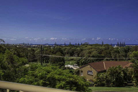 KINGSCLIFF HOLIDAY HOME On The HILL SYDS VIEW - Broome Tourism 1