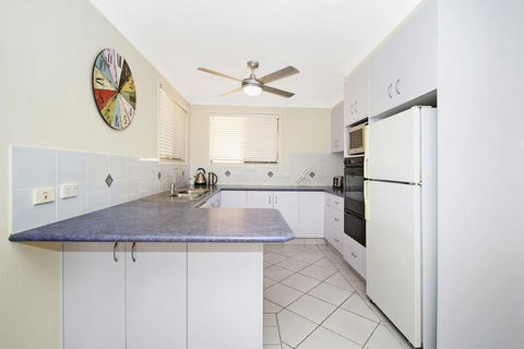 KINGSCLIFF HOLIDAY HOME On The HILL SYDS VIEW - Broome Tourism 5