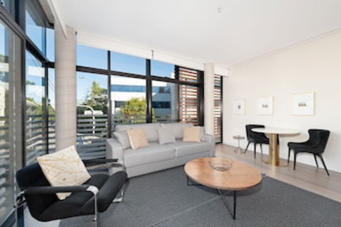 Uber Chic Newtown Designer Pad H392 - Broome Tourism 0