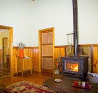 Red Tractor Retreat - Broome Tourism