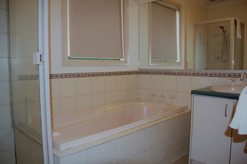 Mt Waverley Townhouses - Broome Tourism 5